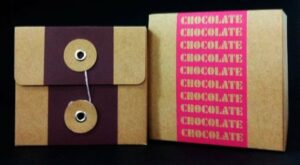 Caja de regalo chocolate 10x10x9 cms. 2 colores. C/5 uds